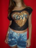 Blusinha Love e Shorts Jeans